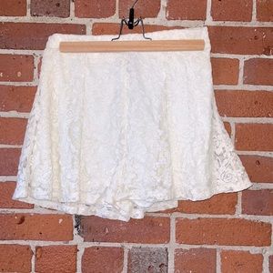 Aqua Shorts Lacy Floral High Rise Vanilla Size Medium